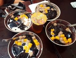 Top 10 Món ăn ngon nhất phố đi bộ Nguyễn Huệ, TP. Hồ Chí Minh