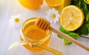 Top 6 Lợi ích cho sức khỏe của việc uống nước chanh trộn mật ong
