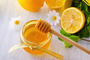 Top 6 Lợi ích cho sức khỏe của việc uống nước chanh trộn mật ong
