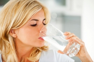 Top 7 Lợi ích cho sức khỏe từ việc uống nước mỗi buổi sáng