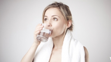 Top 8 Thói quen uống nước sai cách gây hại cho sức khỏe